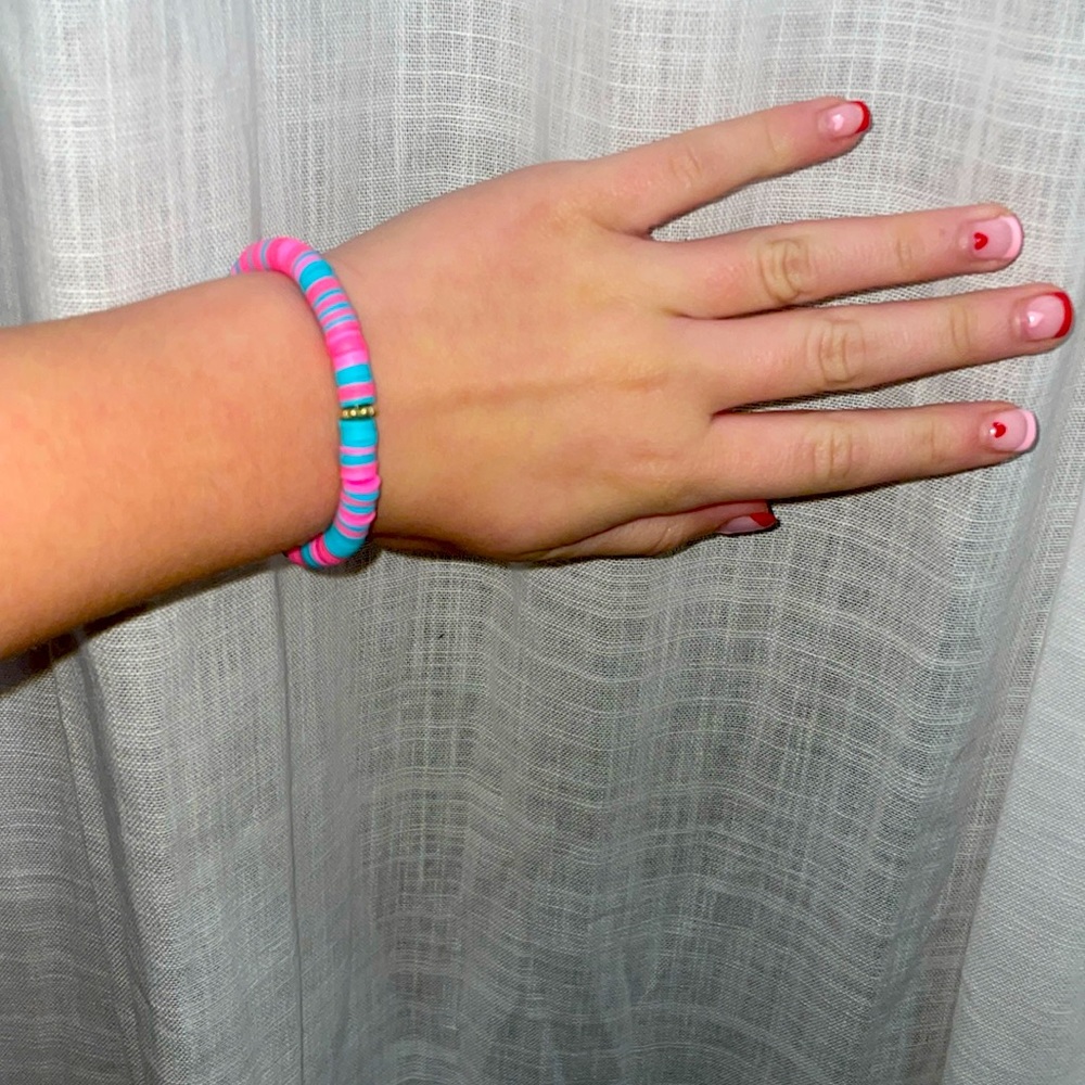 I’m selling a bracetlet called the cotton candy machine it takes me a long time - Picture 3 of 3